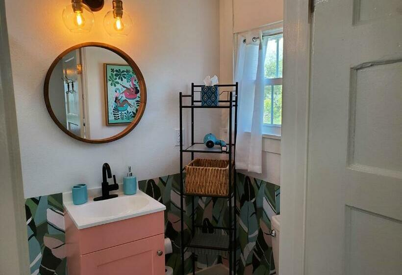Coral Cottage