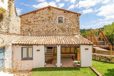 El Molino De Besalú Casa Con Jardín