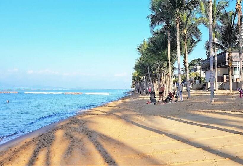 Jomtien Beach Condo   Studio Close To The Beach