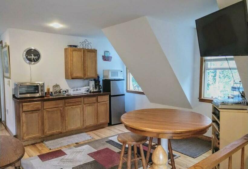 Pembroke Loft