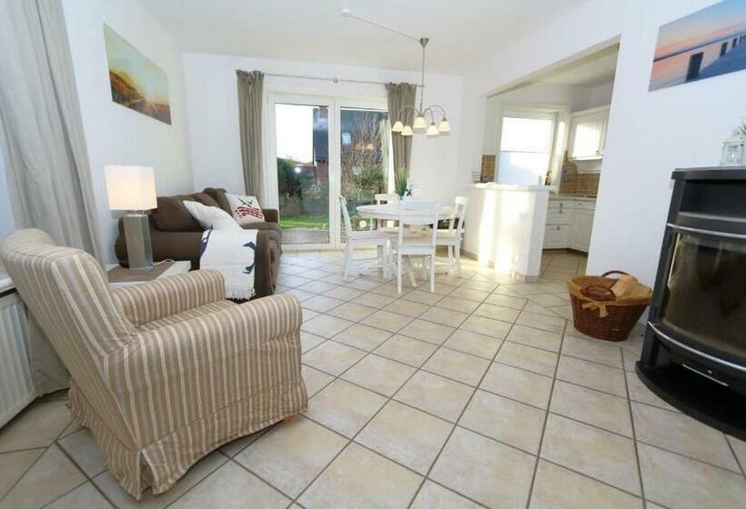 Watthaus 6 Geschmackvolle Erdgeschosswohnung Mit Terrasse Und Strandkorb