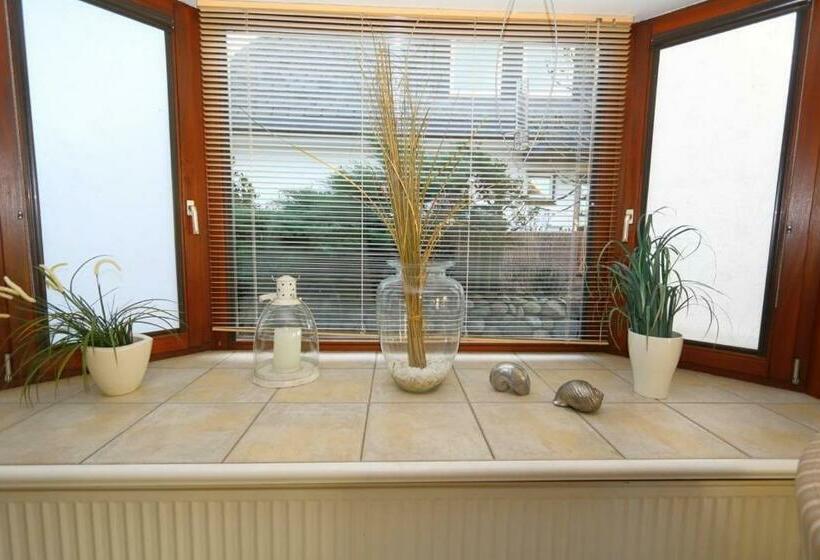 Watthaus 6 Geschmackvolle Erdgeschosswohnung Mit Terrasse Und Strandkorb