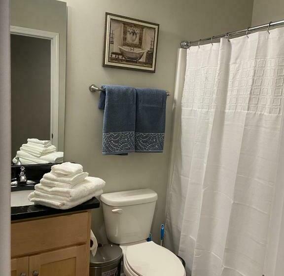 Kannapolis Elegant Townhouse Pet Friendly
