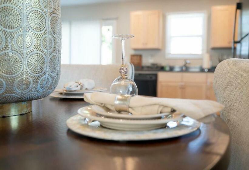 Kannapolis Elegant Townhouse   Pet Friendly
