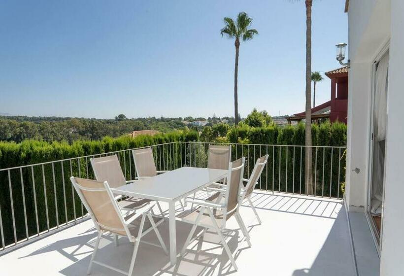Sotogrande   5 Bedroomed Villa With Private Pool