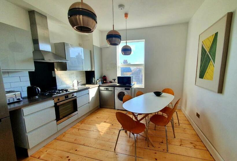 Sunny Apartment With A 10 Minute Walk To The Sea