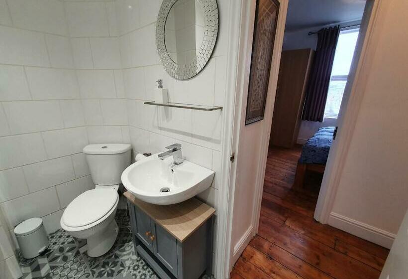 Sunny Apartment With A 10 Minute Walk To The Sea