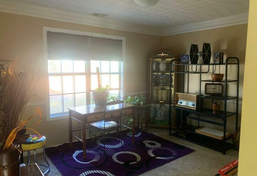 Captivating Home Near Downtown Atl