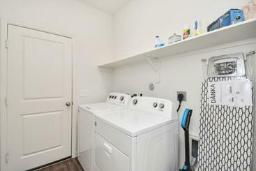 Charming 4 Bedrooms Brookshire/katy With Gym