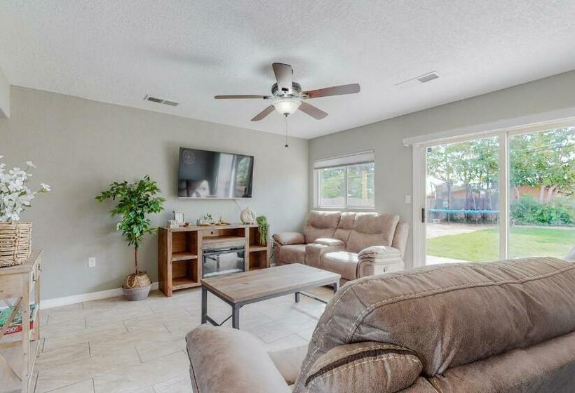 Comfortable 3 Bedroom Home With Spacious Backyard