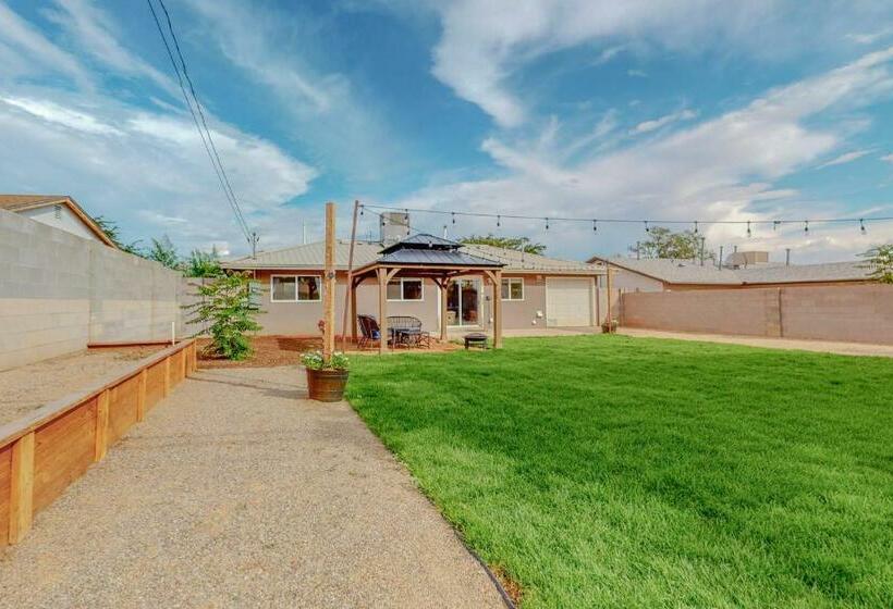 Comfortable 3 Bedroom Home With Spacious Backyard