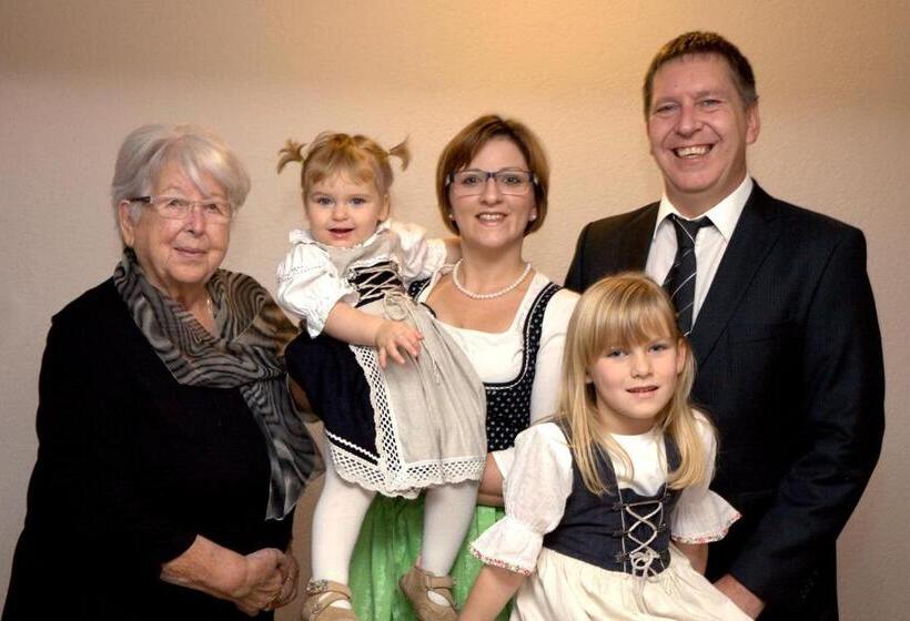 مبيت وإفطار Gästehaus Pension Barbara