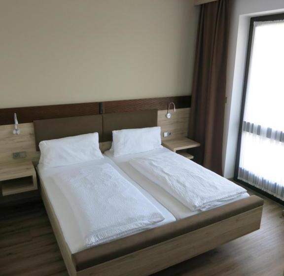 مبيت وإفطار Pension Lang