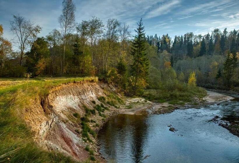 هتل Karlamuiza Country