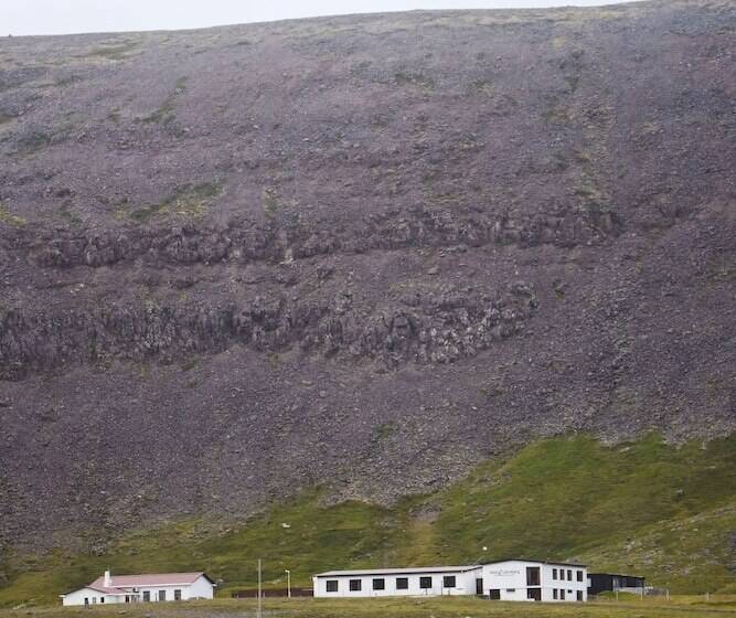 هتل Latrabjarg