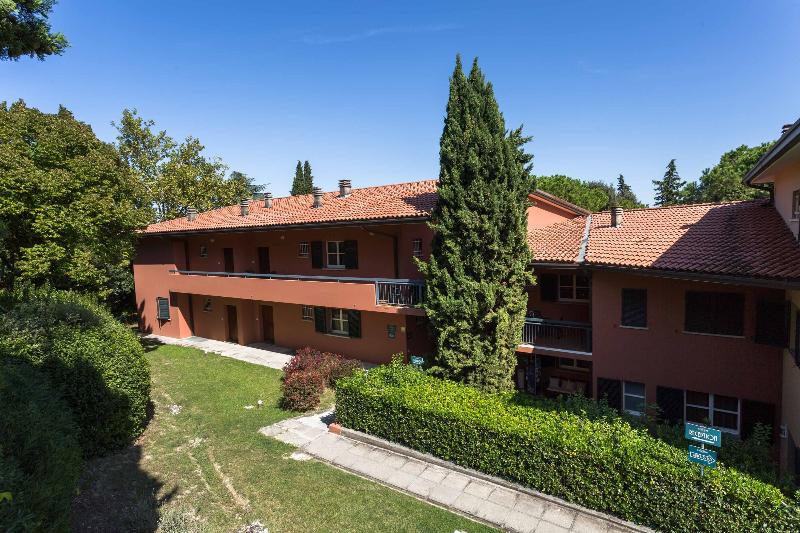 هتل Residenze Al Colle Dei Pini