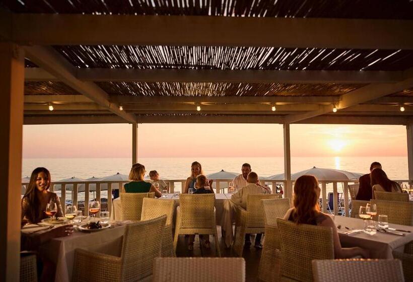 هتل Robinson Apulia  All Inclusive
