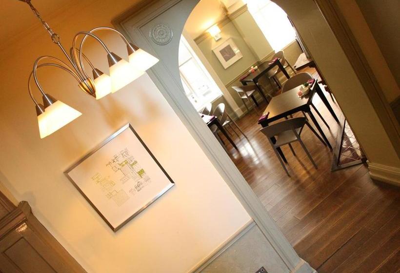 هتل The Warwick Arms