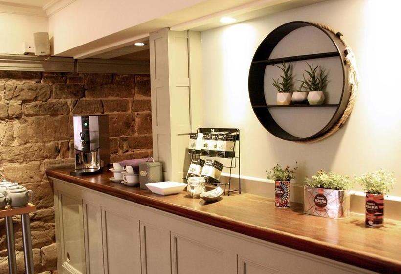 هتل The Warwick Arms