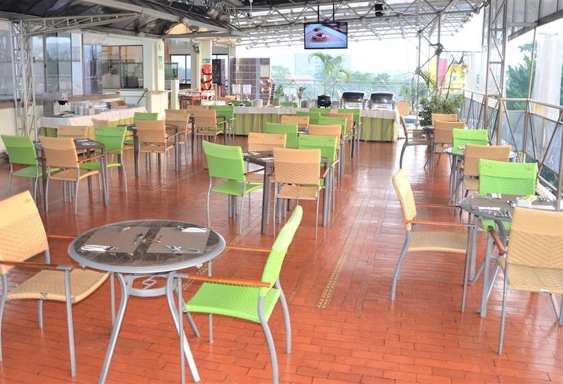 هتل Villavicencio Plaza