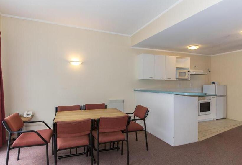 مُتل Fernhill Motor Lodge