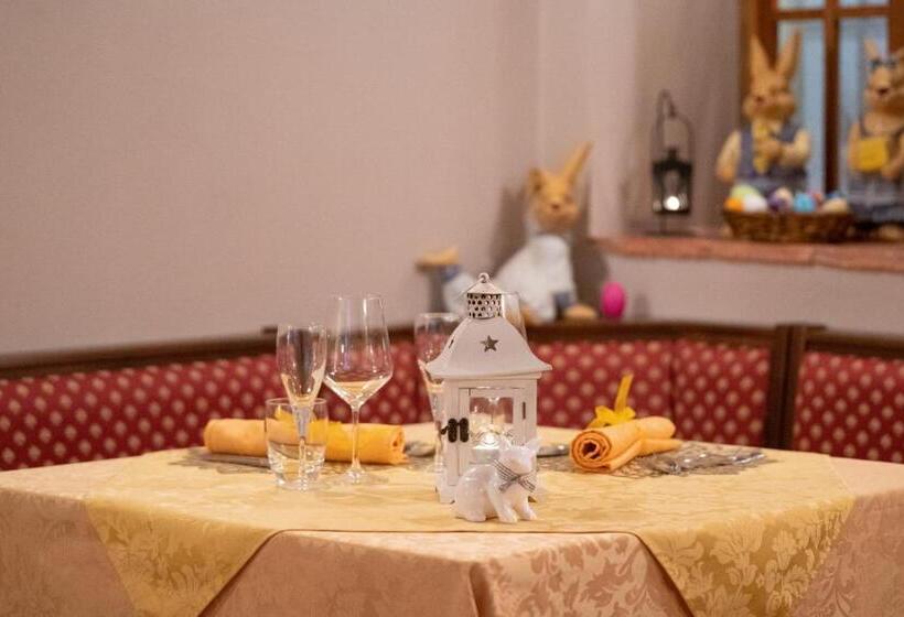 استراحتگاه Borgo Dei Poeti Romantik Wellness & Spa