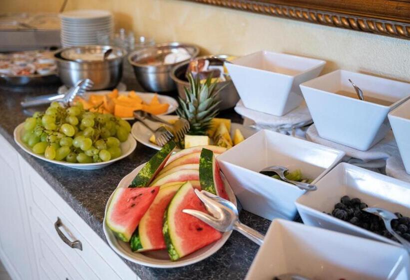 استراحتگاه Borgo Dei Poeti Romantik Wellness & Spa