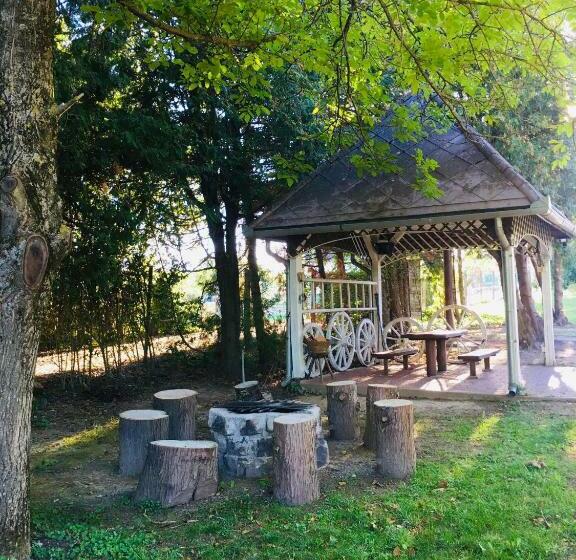 Csendes Vendégház, Families, Hikers & Bikers