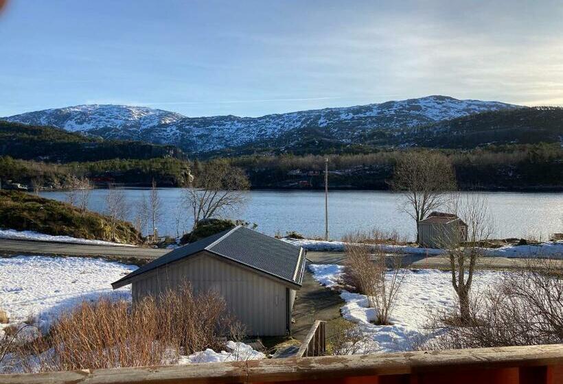 Halsfjord Cabin
