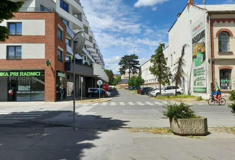Entrez Radnica 2