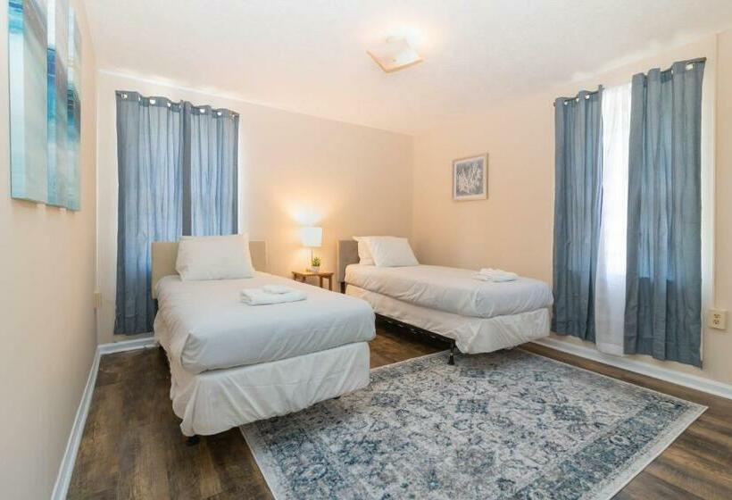 The Delightful Doubles Unit D Centrally Located