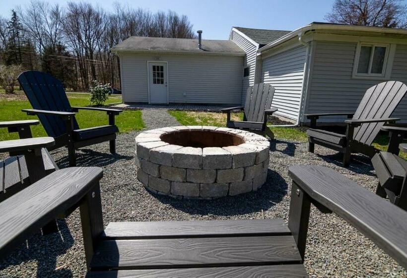 Pocono Lake Retreat   Relaxing 3bdm Retreat W/ High Speed Wi Fi, Work Space And Firepit