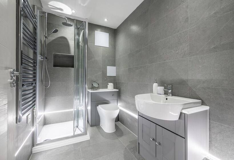 Stunning 2 Bed Apartment In Camberley