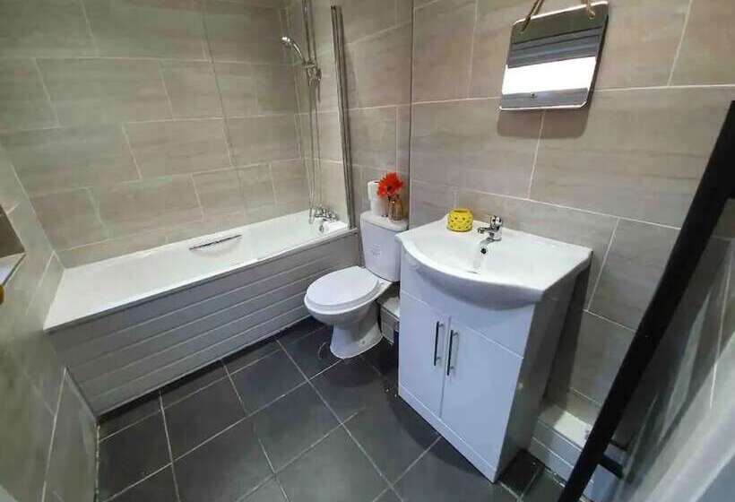 Lovely 3 Bed Apartment In Coventry