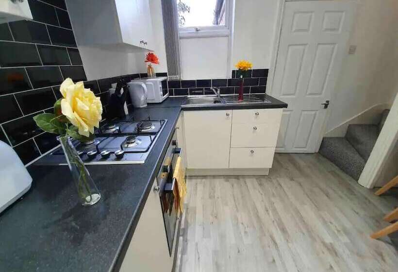 Lovely 3 Bed Apartment In Coventry