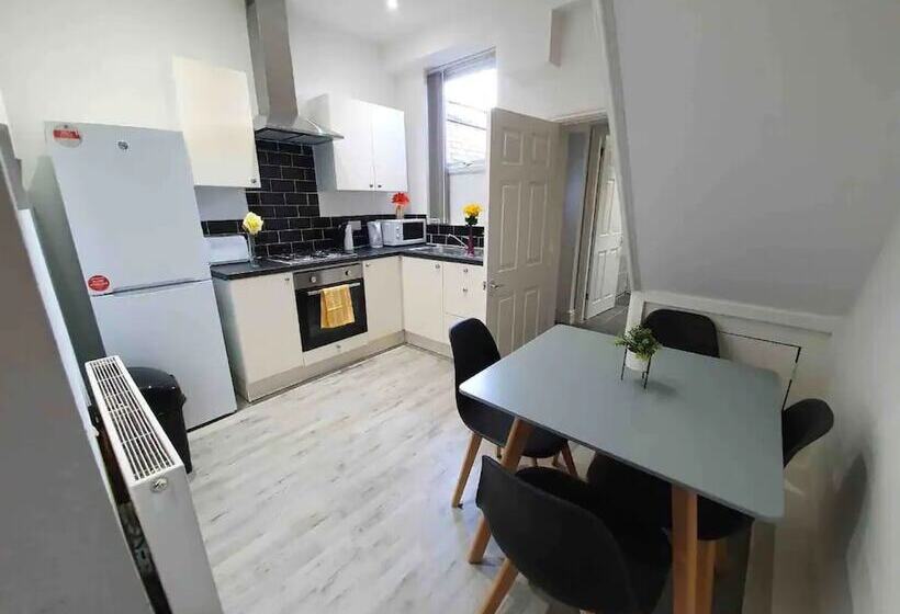 Lovely 3 Bed Apartment In Coventry