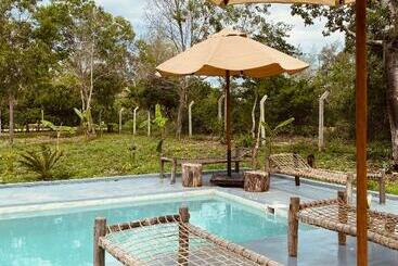 Zanzllywood Uroa Beach Apartments