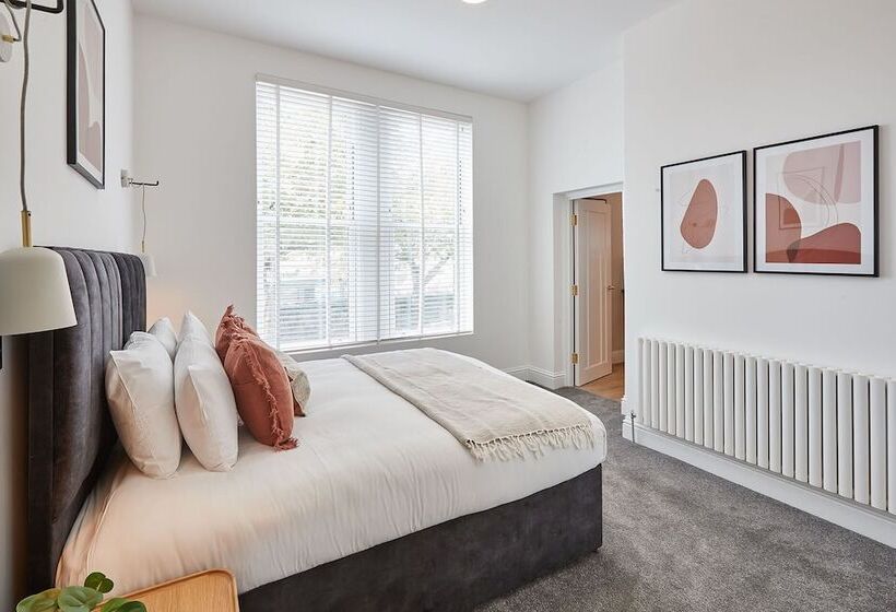 Host & Stay   Parkside Villa