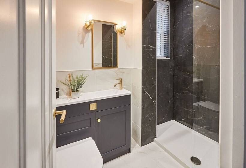 Host & Stay   Parkside Villa