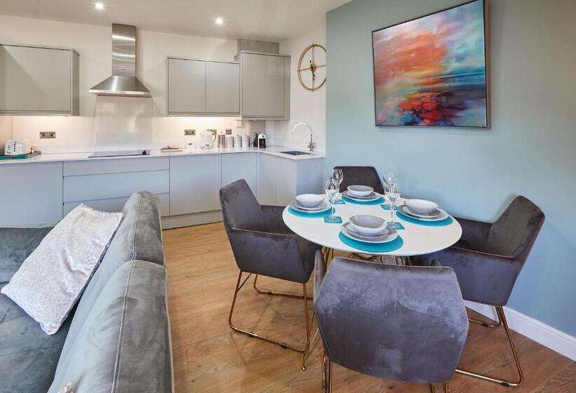 Host & Stay   The Loft @ The Regency