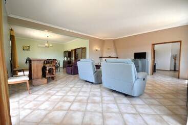 Large Country Villa With Private Pool, Vilamoura