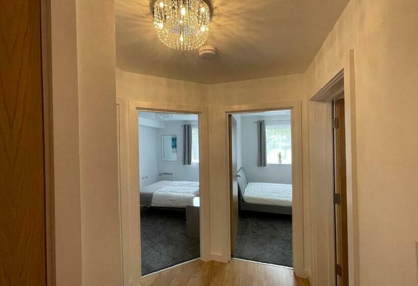 Moda Wigan   Stylish 2 Bed Apartment Central Wigan