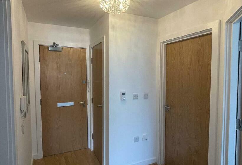 Moda Wigan   Stylish 2 Bed Apartment Central Wigan