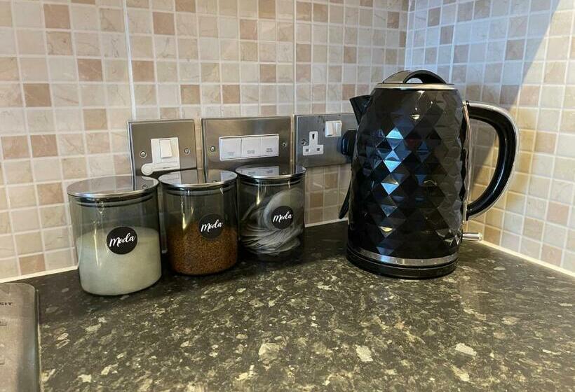 Moda Wigan   Stylish 2 Bed Apartment Central Wigan