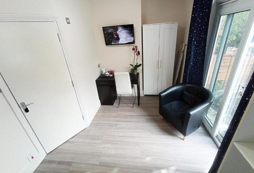 The Oak Studio  Self Contained One Bed Studio Flat