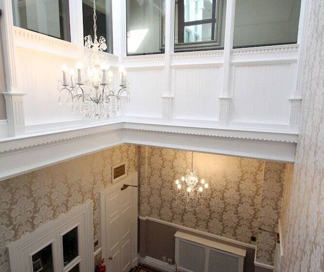 هتل Alexandra Court