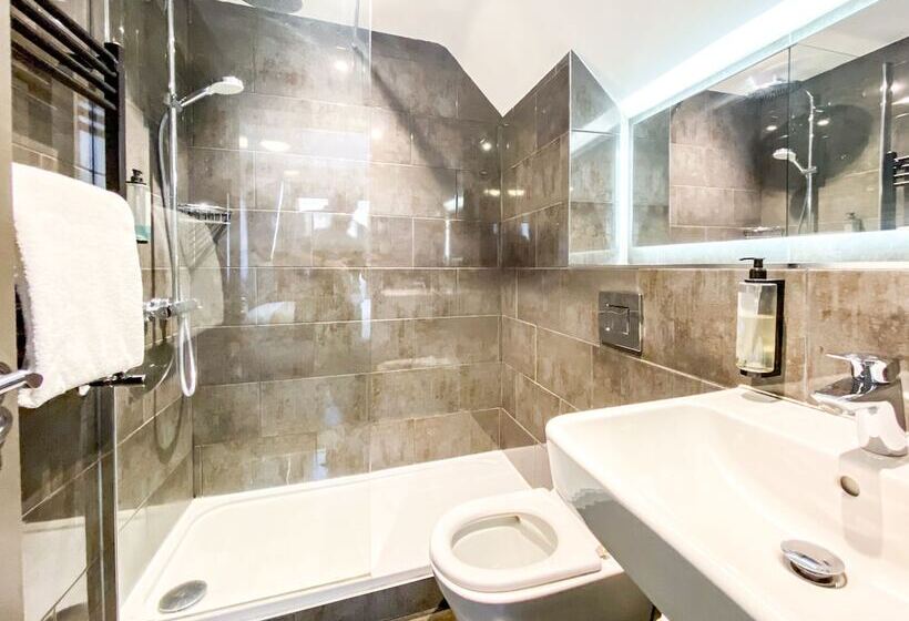 هتل Almondsbury Inn & Lounge
