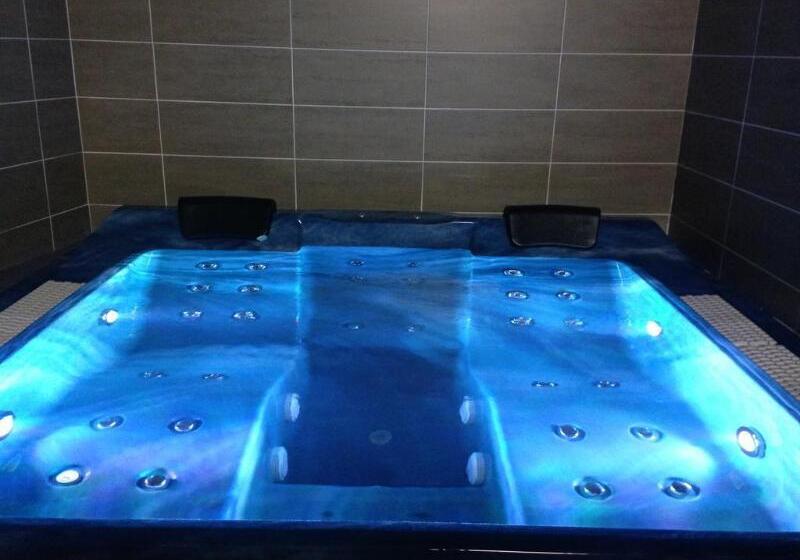 هتل Calme Des Pins Hôtel Piscine & Spa