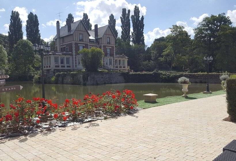 Отель Chateau De Quesmy