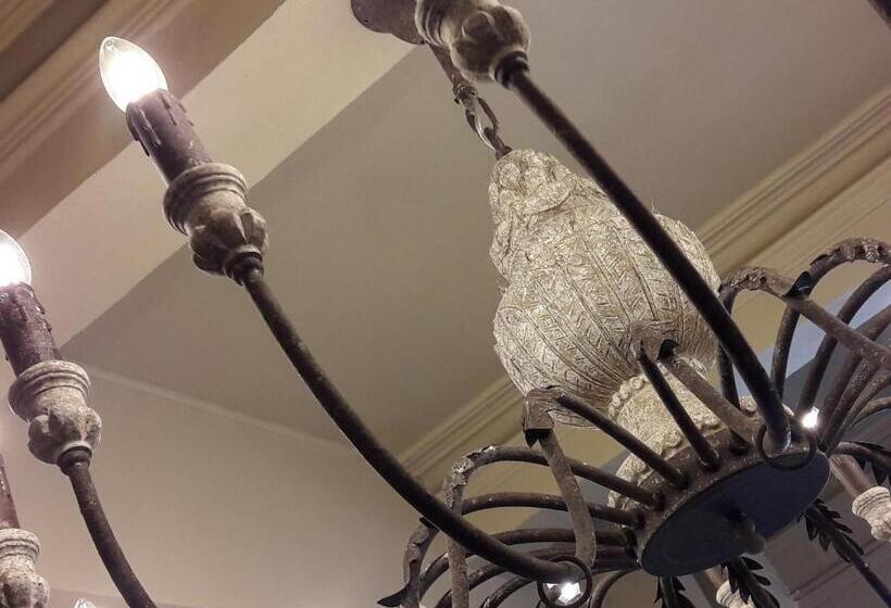 هتل Hôtel Restaurant Chez Carrière